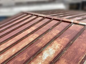 トタン屋根の錆び写真