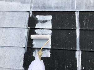 屋根の下塗りの写真