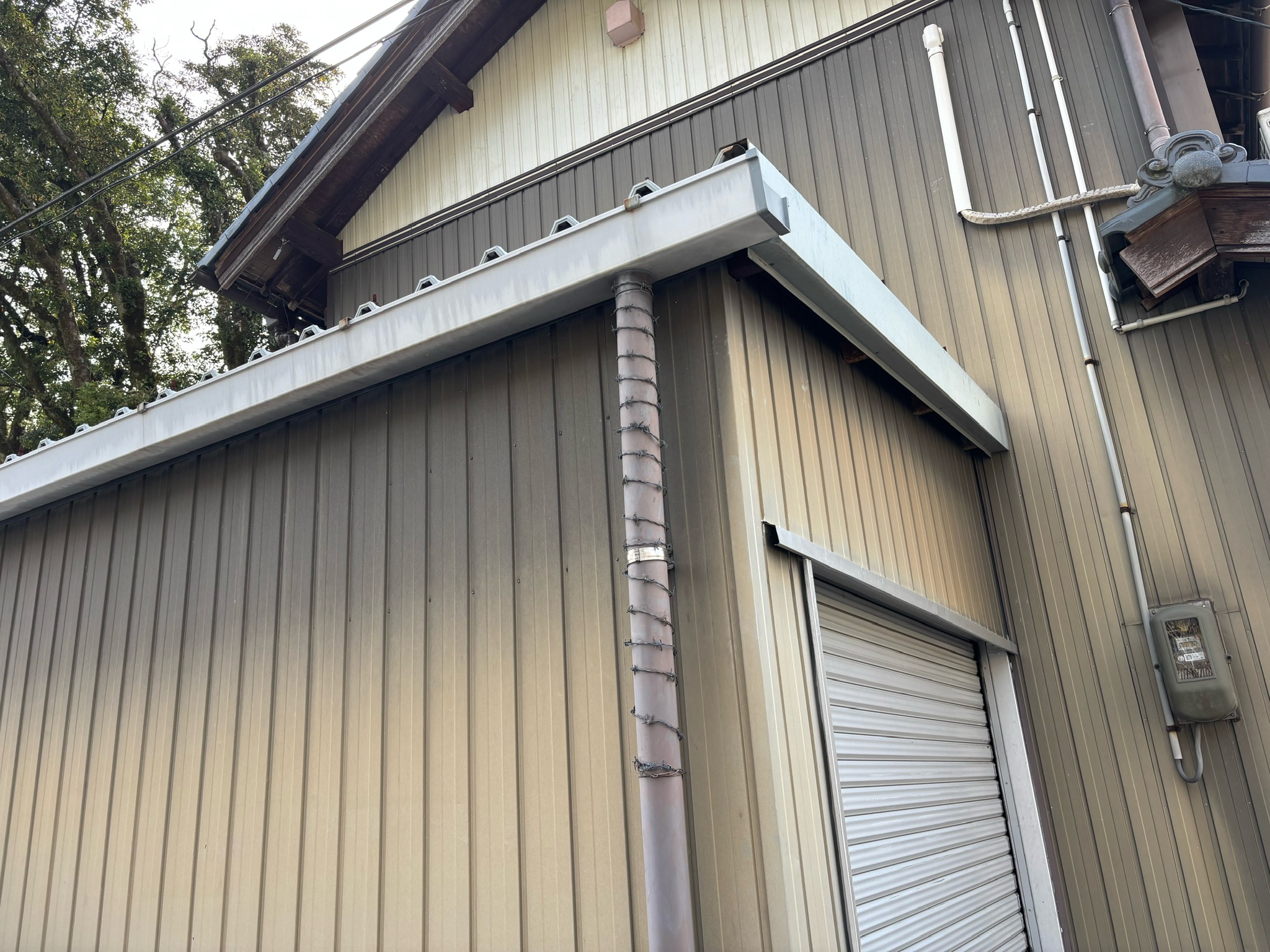 外壁が劣化している写真