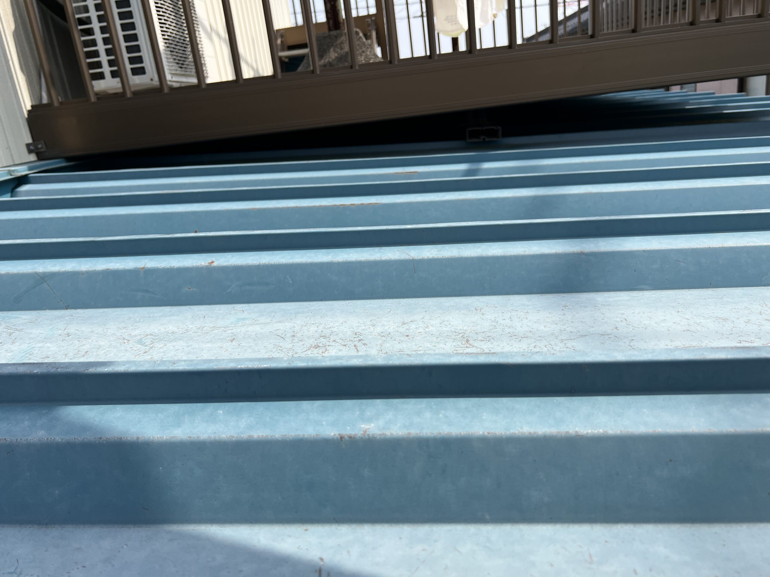 屋根が劣化している写真