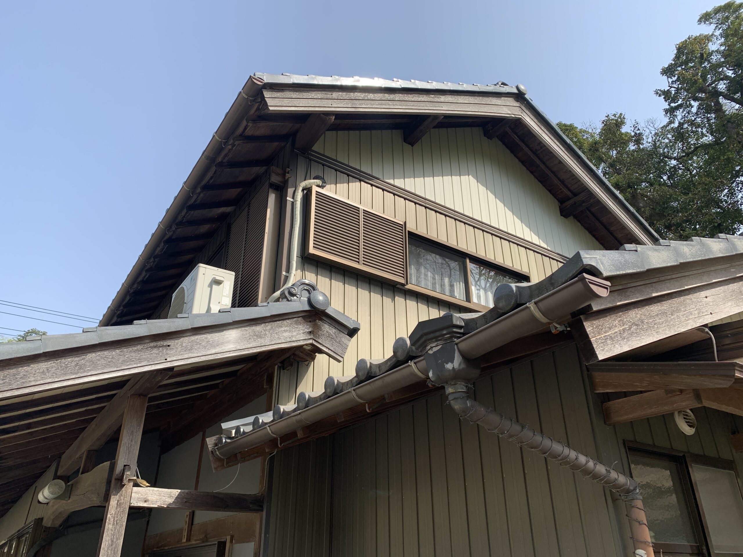 外壁が劣化している写真