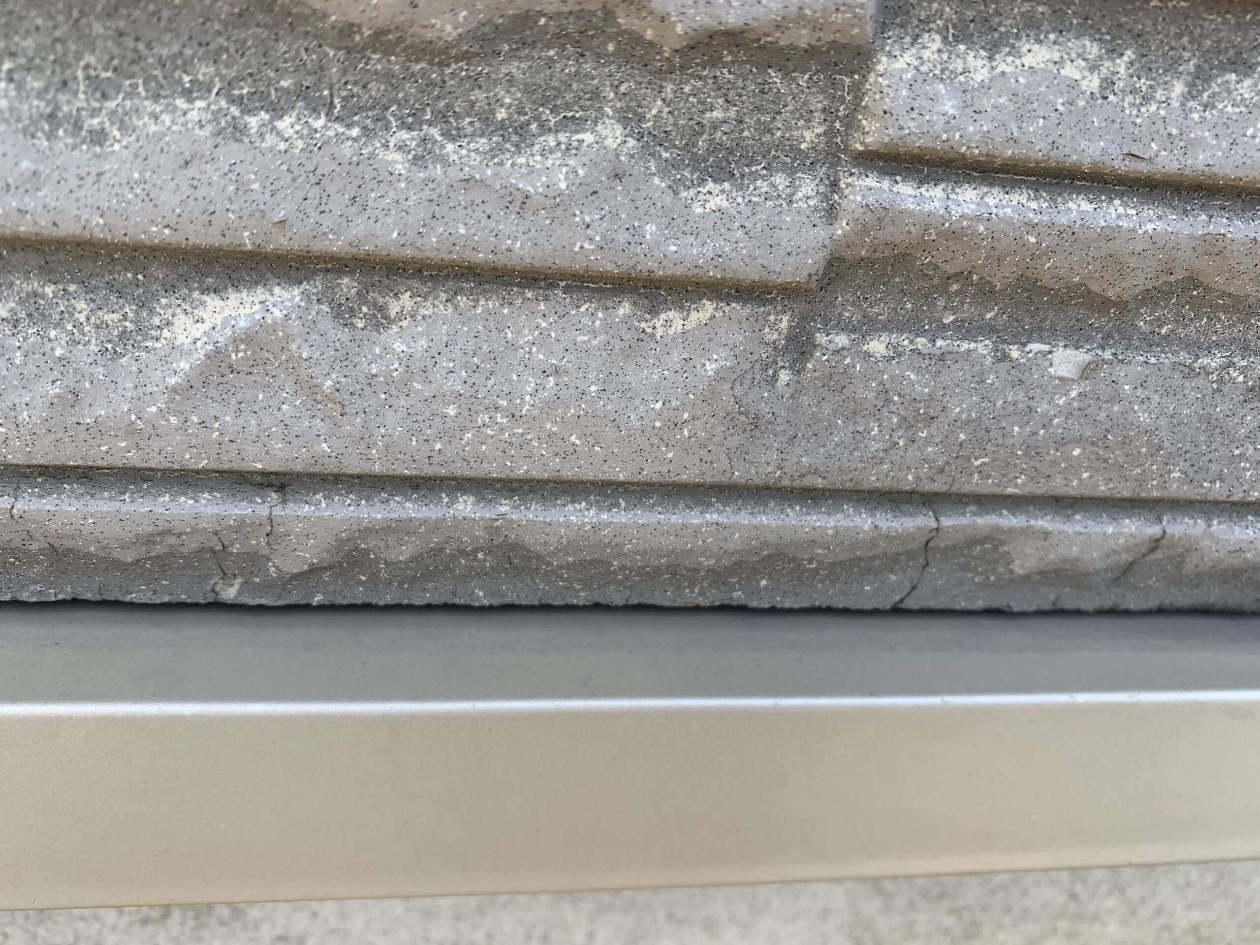 ひび割れが発生している写真