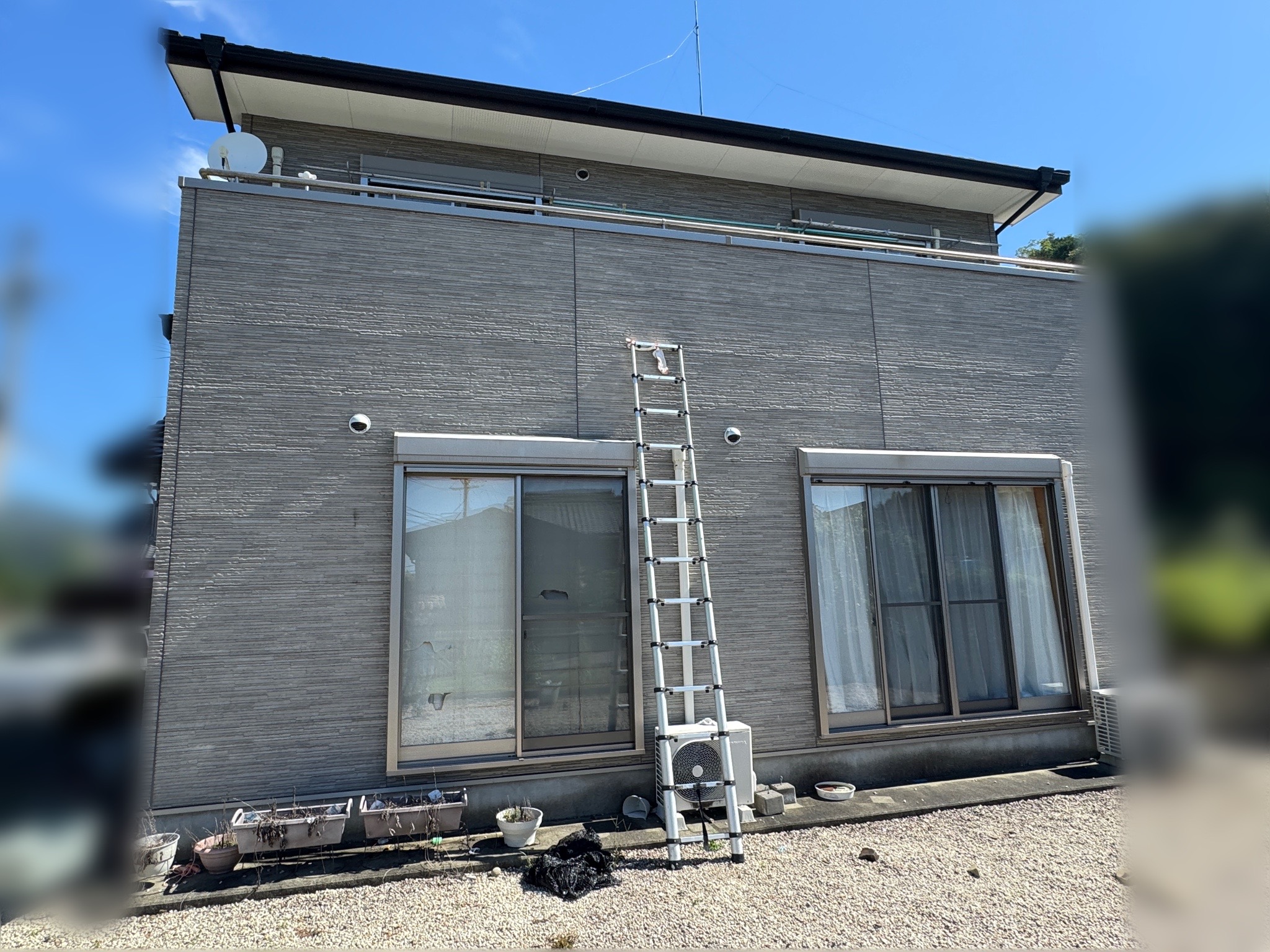 外壁が劣化している写真