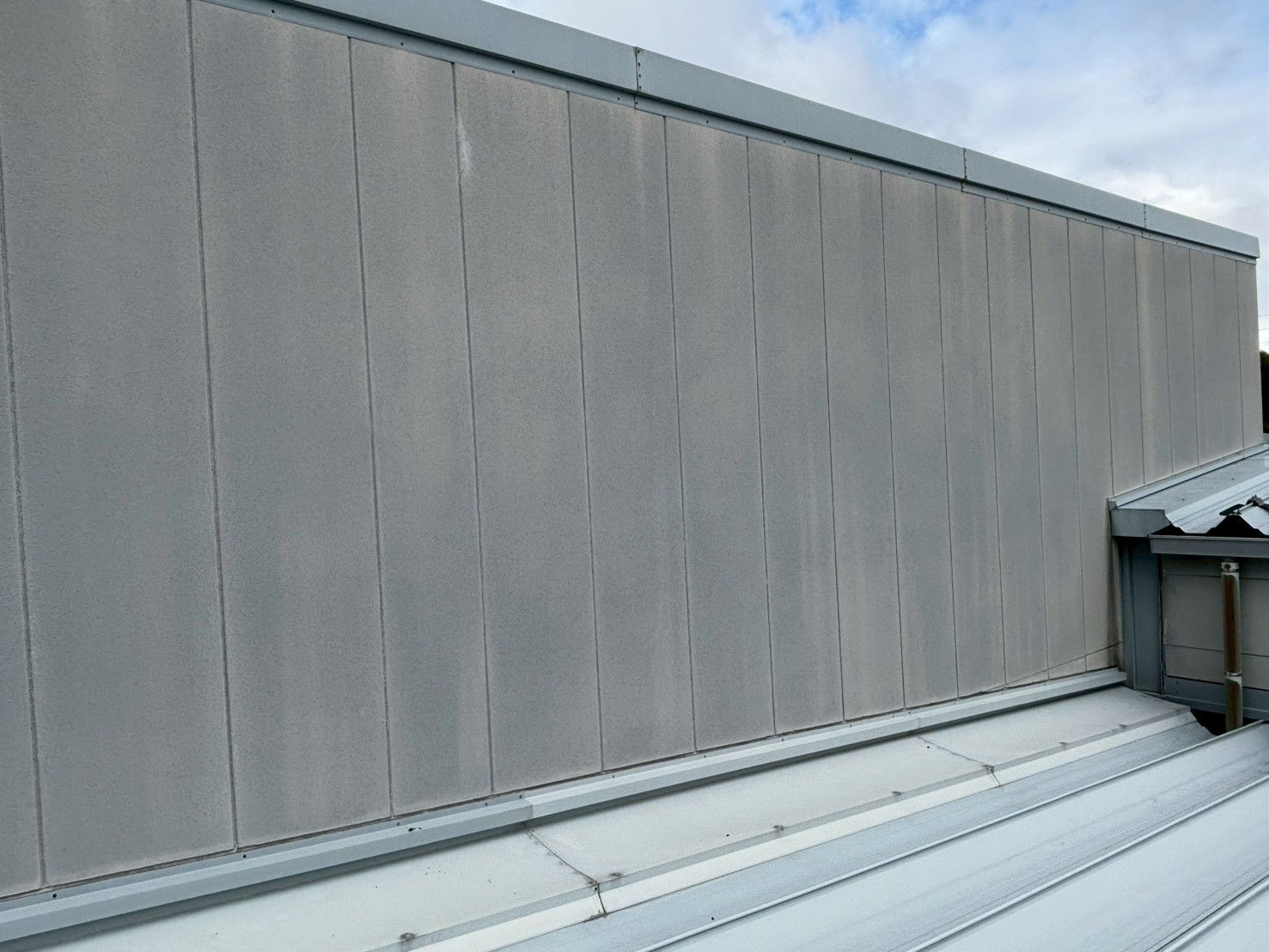 外壁が劣化している写真