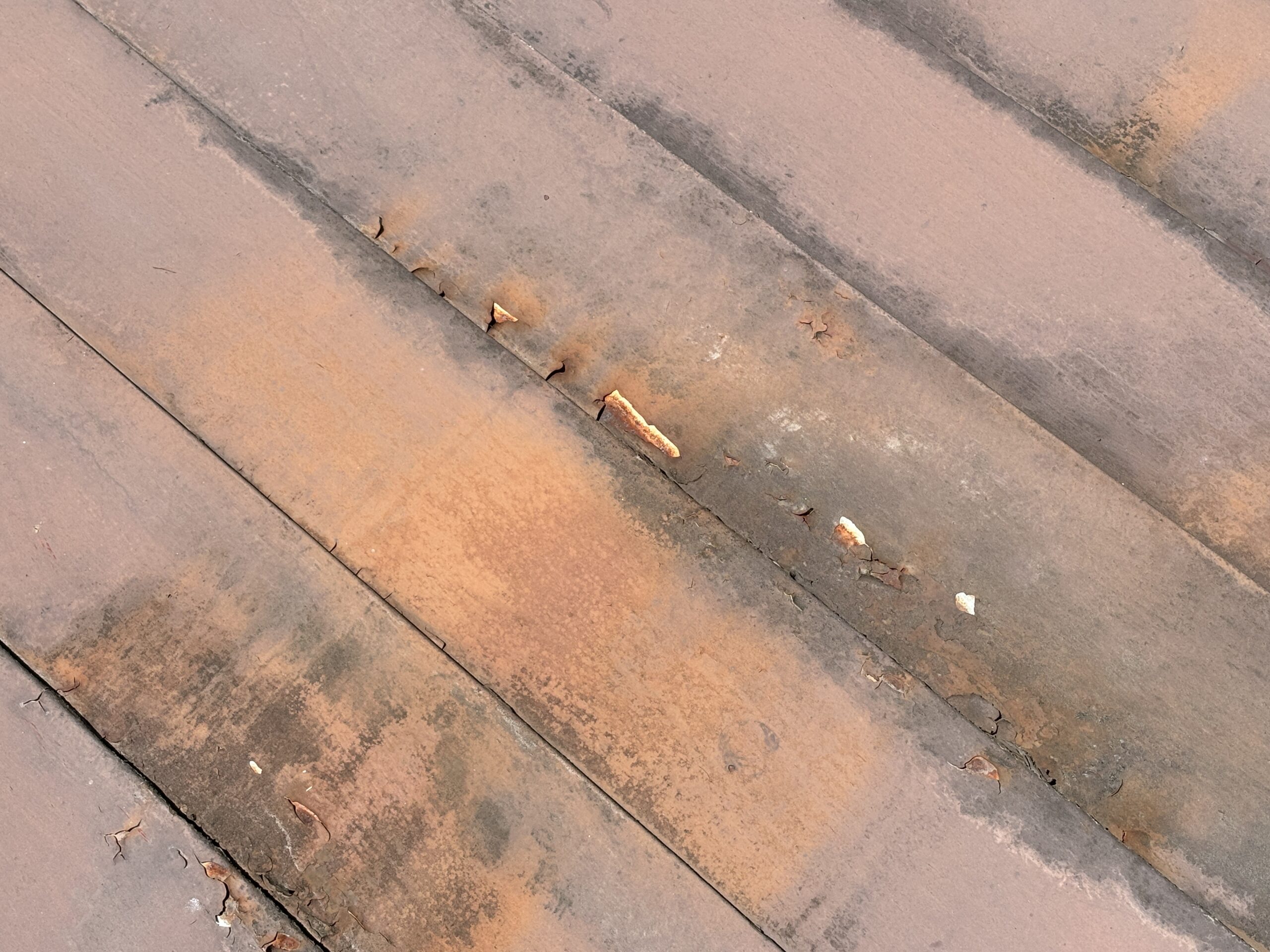 屋根板金が劣化している写真