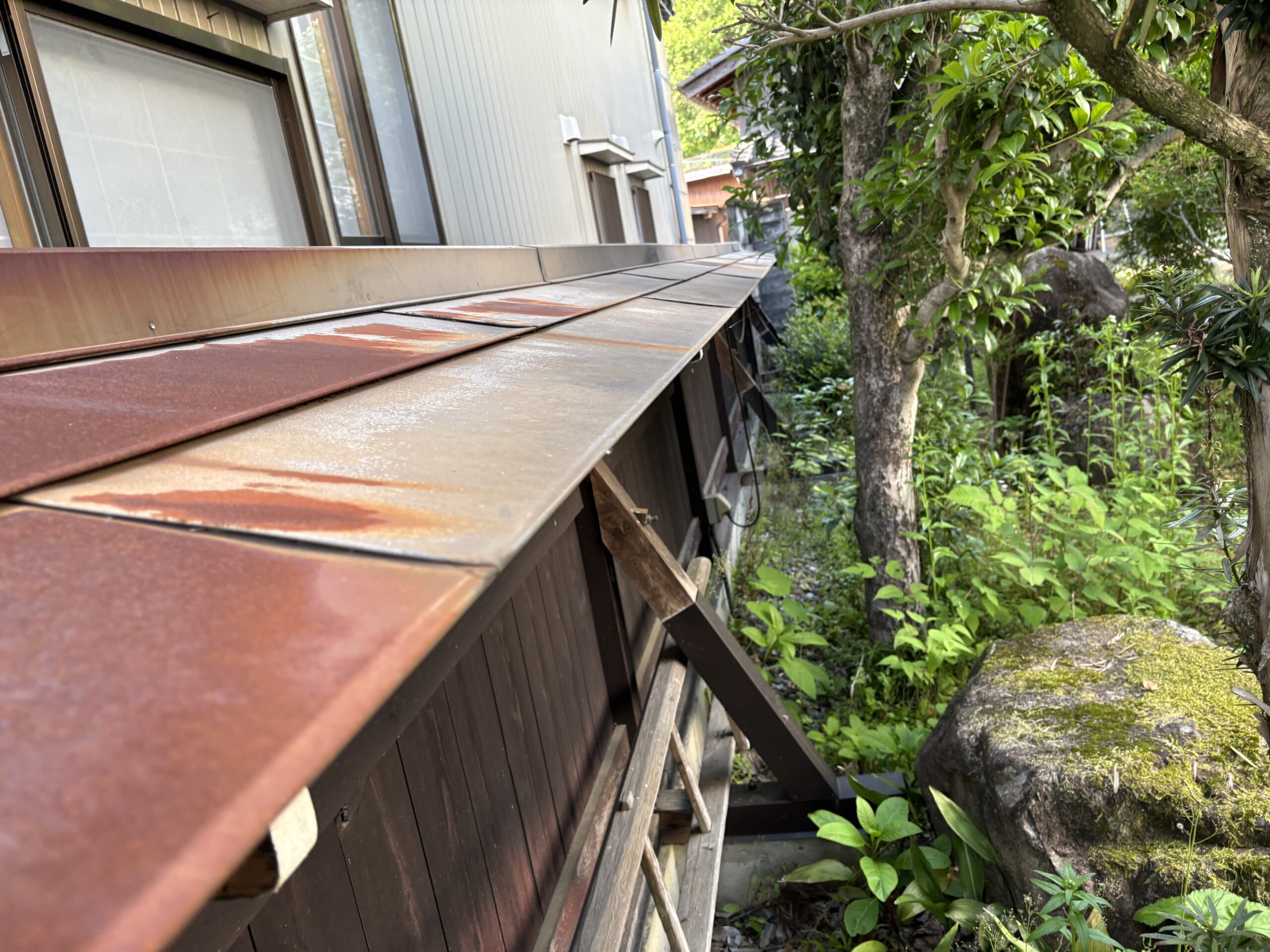 屋根板金が劣化している写真