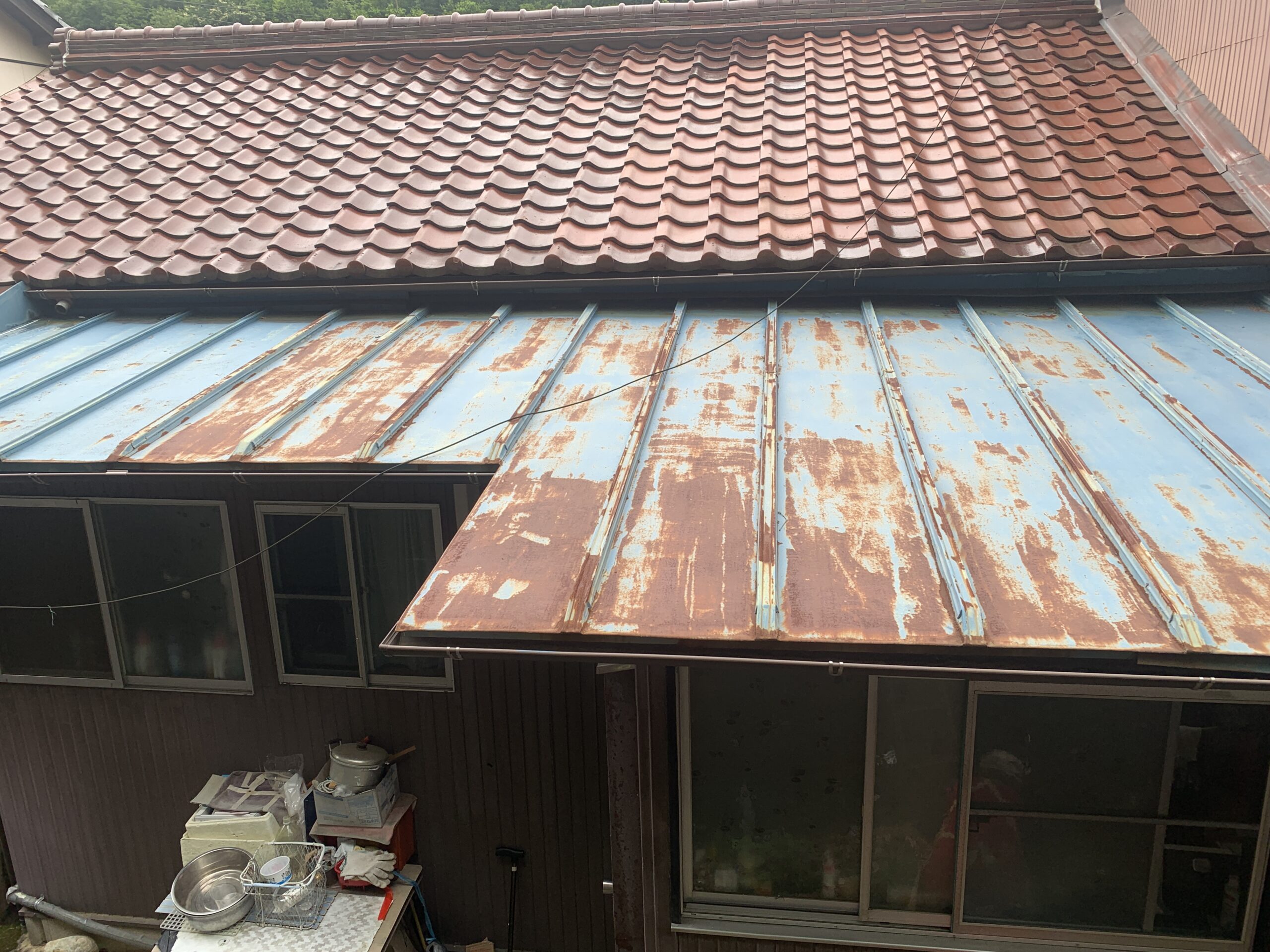 屋根が劣化している写真